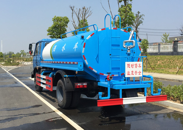 东风145洒水车