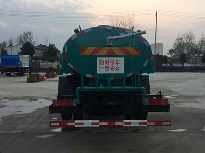 东风四驱洒水车